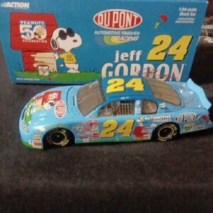 2000 JEFF Gordon Peanuts 50th Anniv. Diecast
